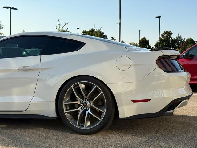 Photo of 2017 Oxford White Ford Mustang