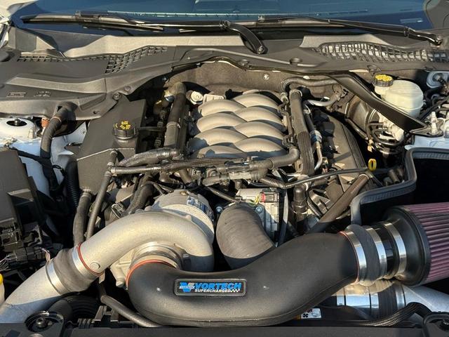 Photo of 2017 Oxford White Ford Mustang