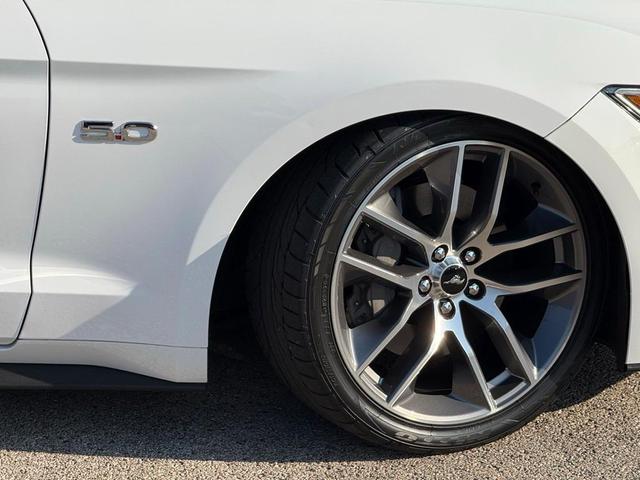 Photo of 2017 Oxford White Ford Mustang