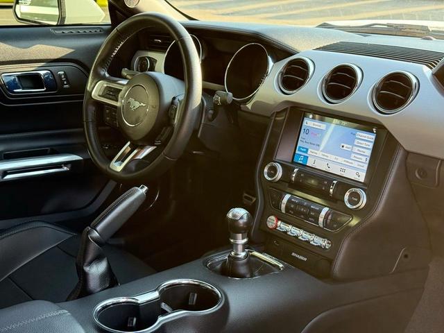 Photo of 2017 Oxford White Ford Mustang