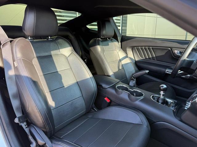 Photo of 2017 Oxford White Ford Mustang