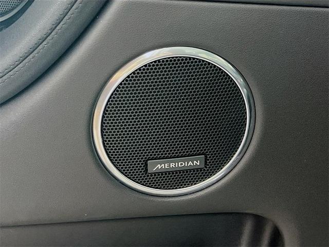 Photo of 2024 Ostuni Pearl White Land Rover Discovery Sport