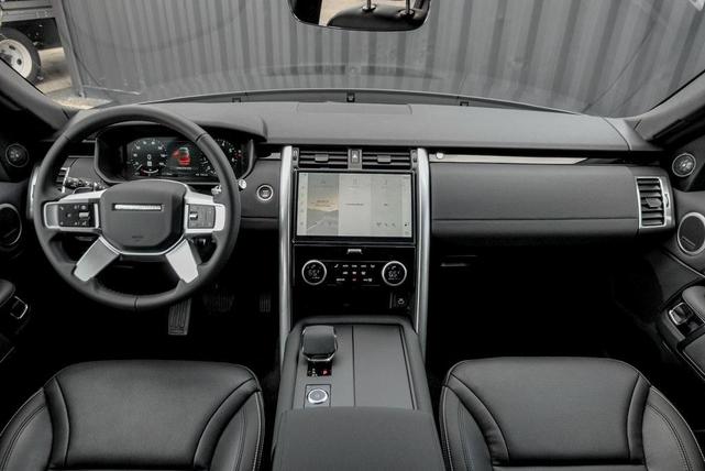 Photo of 2025 Carpathian Grey Land Rover Discovery