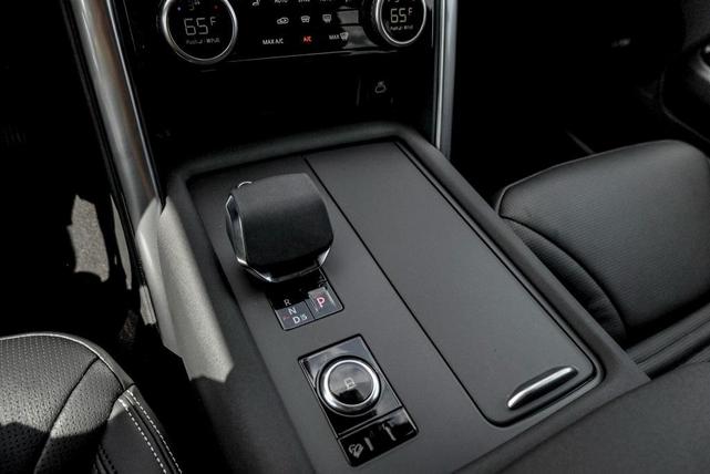 Photo of 2025 Carpathian Grey Land Rover Discovery