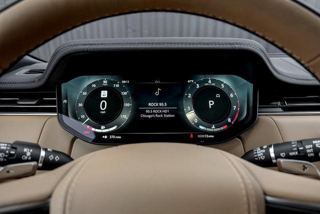 Photo of 2025 Ostuni Pearl White Land Rover Range Rover