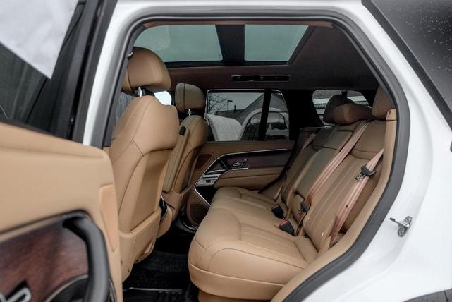 Photo of 2025 Ostuni Pearl White Land Rover Range Rover