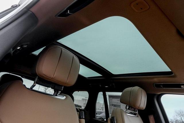Photo of 2025 Ostuni Pearl White Land Rover Range Rover