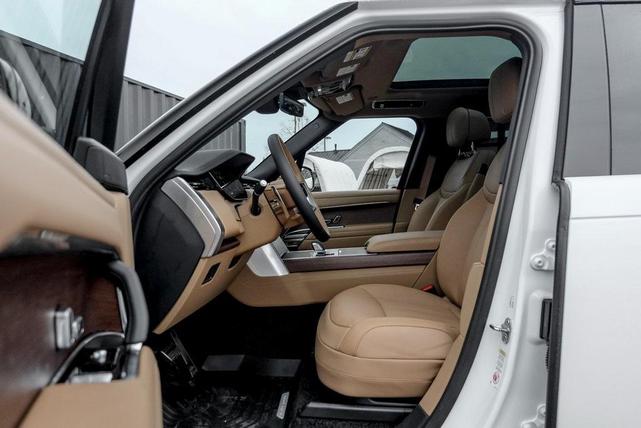 Photo of 2025 Ostuni Pearl White Land Rover Range Rover