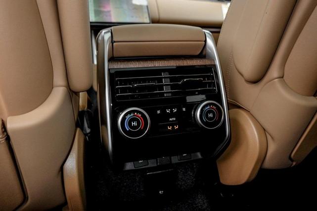 Photo of 2025 Ostuni Pearl White Land Rover Range Rover