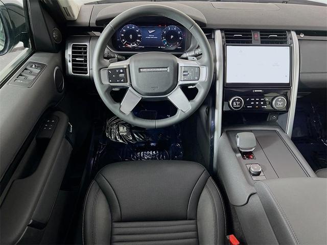 Photo of 2024 Santorini Black Land Rover Discovery