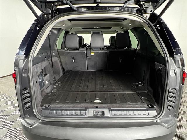 Photo of 2024 Santorini Black Land Rover Discovery