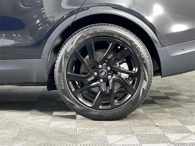 Photo of 2024 Santorini Black Land Rover Discovery