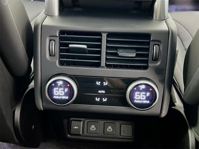 Photo of 2024 Santorini Black Land Rover Discovery