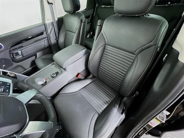 Photo of 2024 Santorini Black Land Rover Discovery