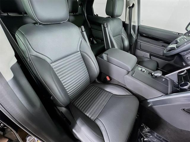 Photo of 2024 Santorini Black Land Rover Discovery