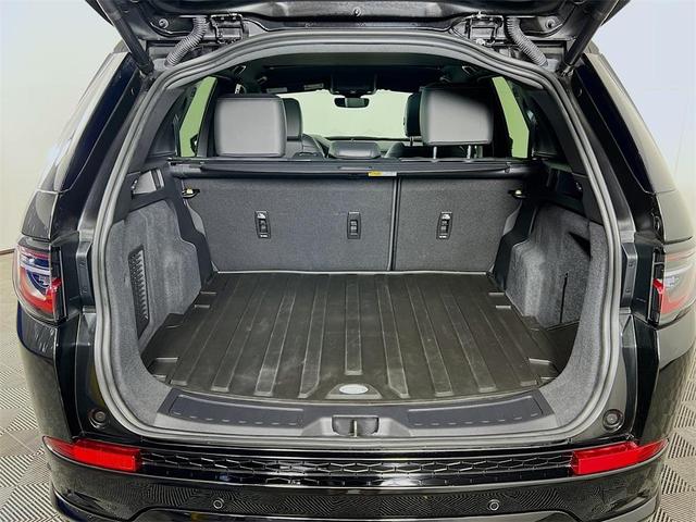 Photo of 2025 Santorini Black Land Rover Discovery Sport