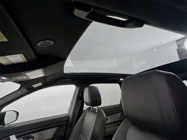 Photo of 2025 Santorini Black Land Rover Discovery Sport