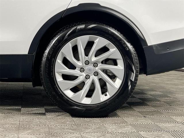 Photo of 2024 Fuji White Land Rover Discovery