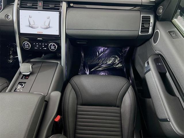Photo of 2024 Fuji White Land Rover Discovery