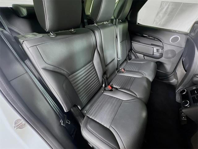 Photo of 2024 Fuji White Land Rover Discovery