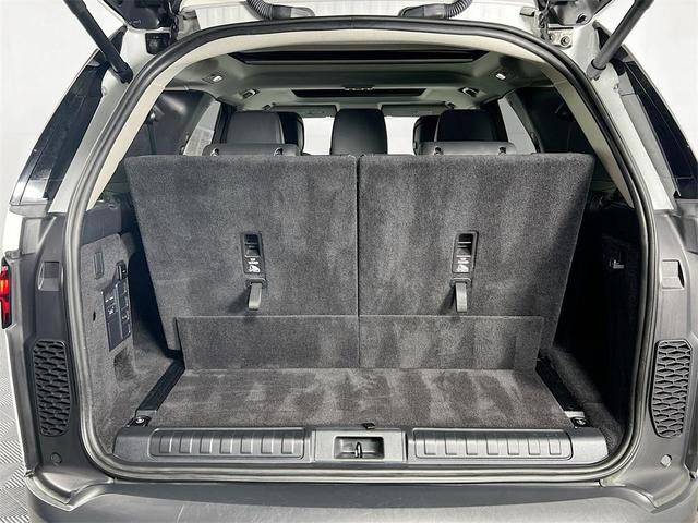 Photo of 2024 Fuji White Land Rover Discovery