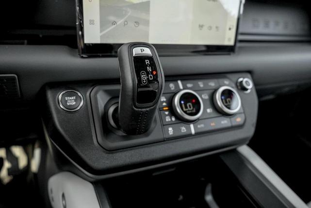 Photo of 2025 Santorini Black Land Rover Defender
