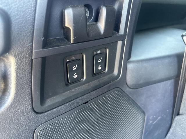 Photo of 2021 White Toyota Sequoia