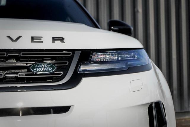 Photo of 2026 Fuji White Land Rover Range Rover Evoque