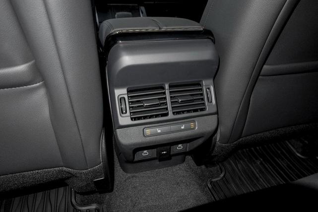 Photo of 2026 Fuji White Land Rover Range Rover Evoque
