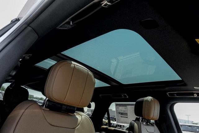 Photo of 2025 Ostuni Pearl White Land Rover Range Rover Sport