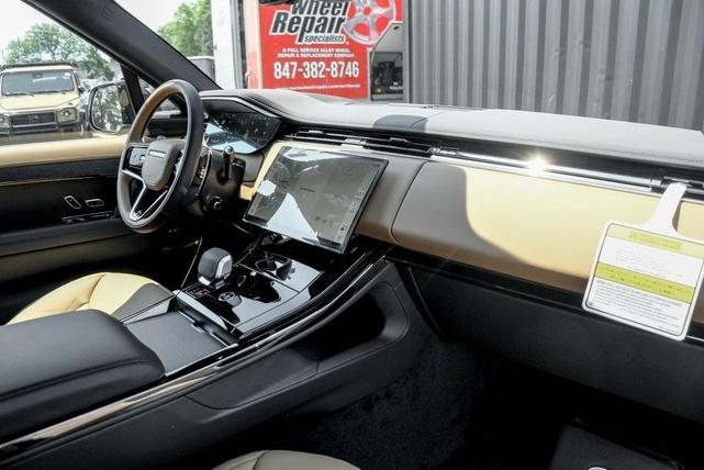 Photo of 2025 Ostuni Pearl White Land Rover Range Rover Sport