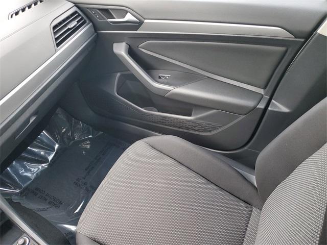 Photo of 2021 Pure White Volkswagen Jetta