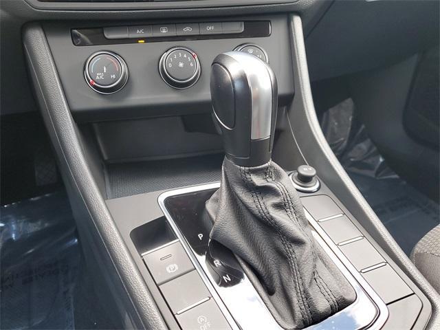 Photo of 2021 Pure White Volkswagen Jetta