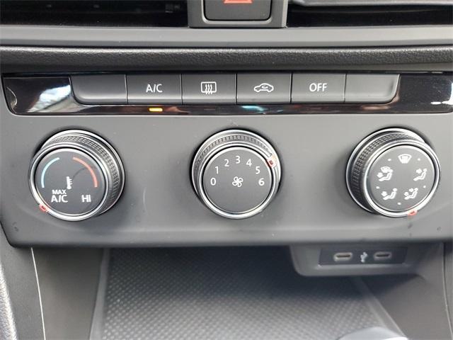 Photo of 2021 Pure White Volkswagen Jetta