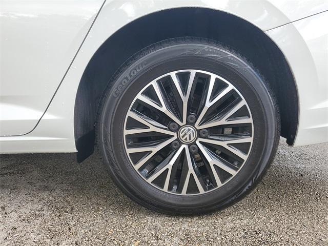 Photo of 2021 Pure White Volkswagen Jetta
