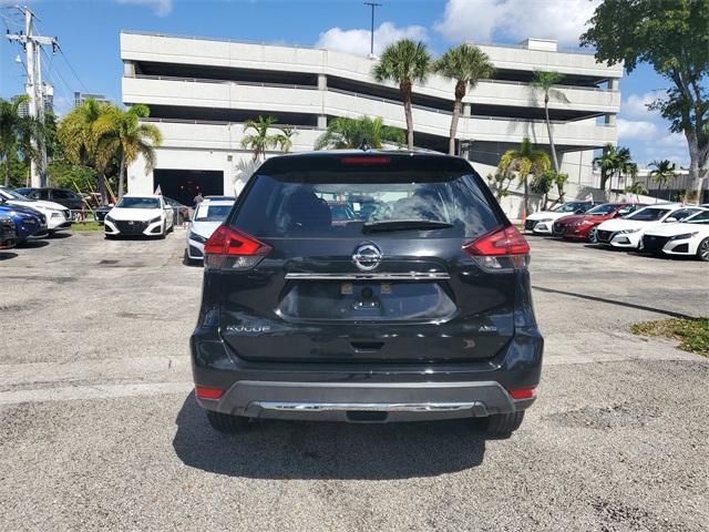 Photo of 2018 Magnetic Black Nissan Rogue