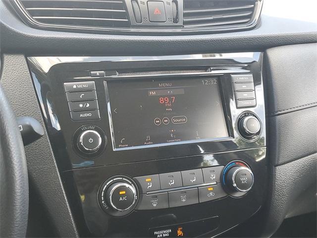 Photo of 2018 Magnetic Black Nissan Rogue