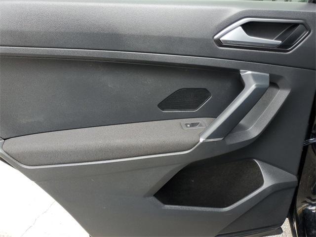 Photo of 2018 Deep Black Pearl Effect Volkswagen Tiguan