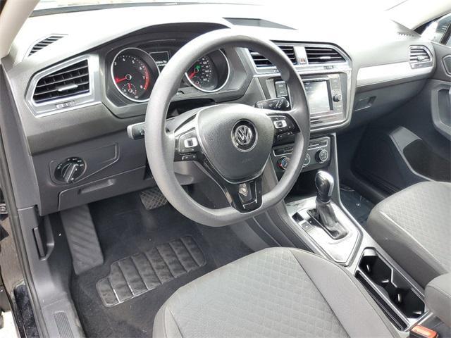 Photo of 2018 Deep Black Pearl Effect Volkswagen Tiguan