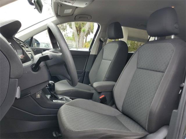 Photo of 2018 Deep Black Pearl Effect Volkswagen Tiguan