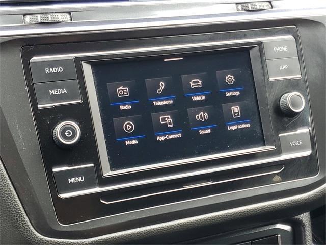 Photo of 2018 Deep Black Pearl Effect Volkswagen Tiguan