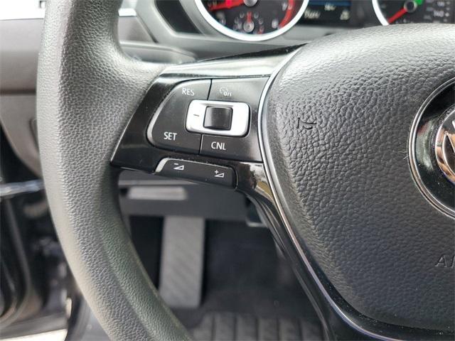 Photo of 2018 Deep Black Pearl Effect Volkswagen Tiguan