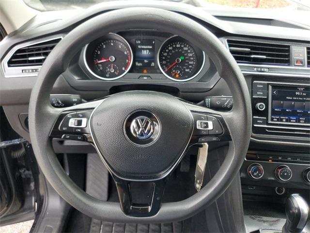 Photo of 2018 Deep Black Pearl Effect Volkswagen Tiguan