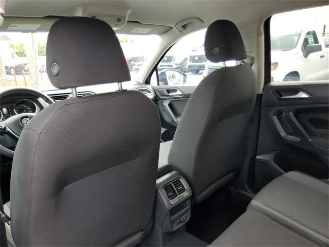 Photo of 2018 Deep Black Pearl Effect Volkswagen Tiguan