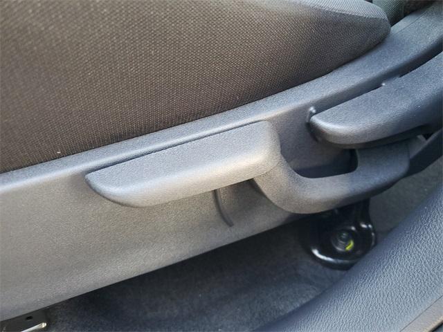 Photo of 2024 Boulder Gray Pearl Nissan Kicks