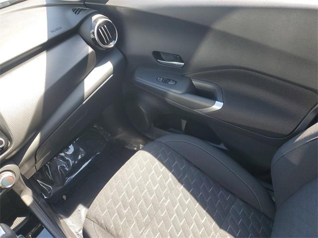 Photo of 2024 Boulder Gray Pearl Nissan Kicks