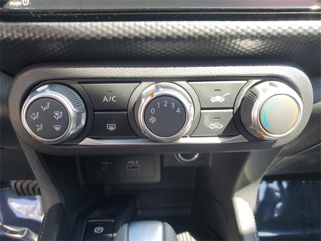 Photo of 2024 Boulder Gray Pearl Nissan Kicks