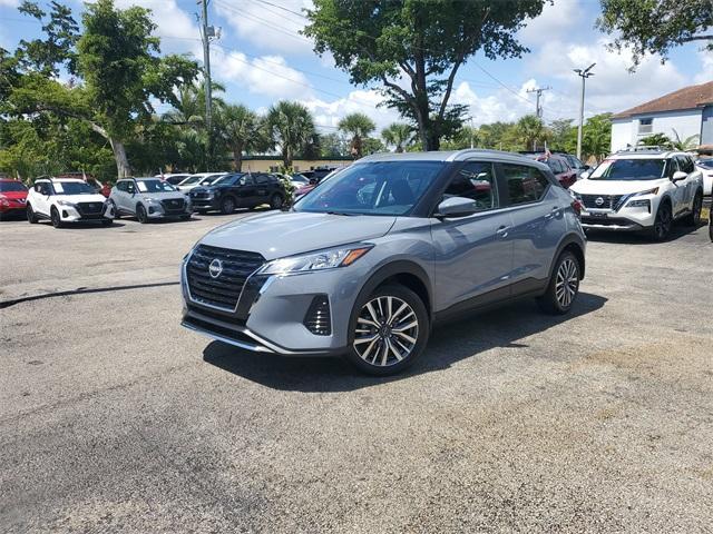 Photo of 2024 Boulder Gray Pearl Nissan Kicks
