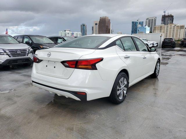 Photo of 2025 Glacier White Nissan Altima