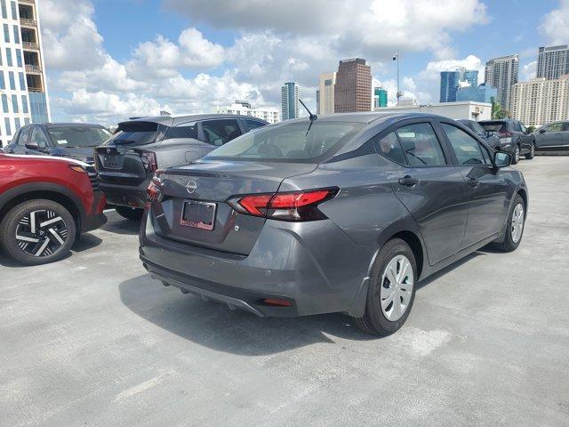 Photo of 2025 Gun Metallic Nissan Versa